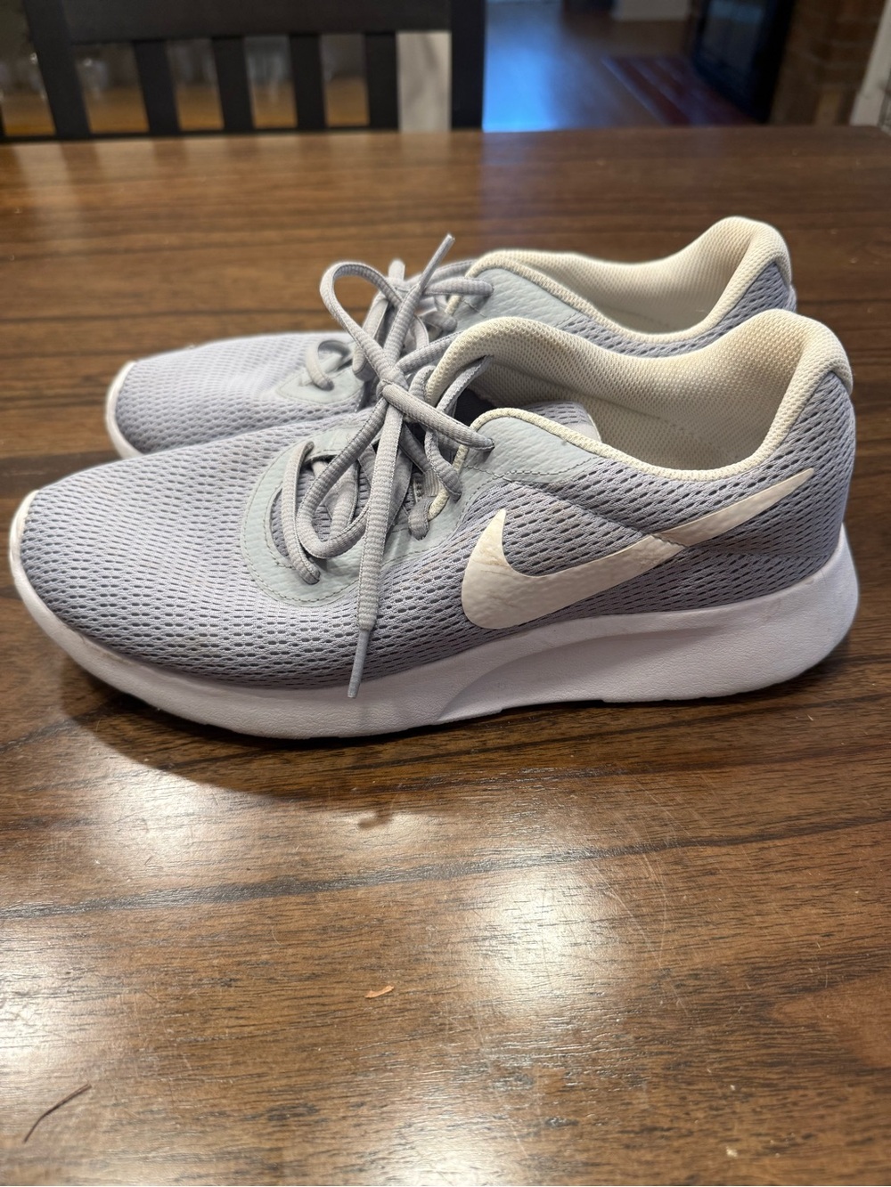 Nike Tanjun Women’s Light Gray Mesh Athletic Sneakers with White Swoosh